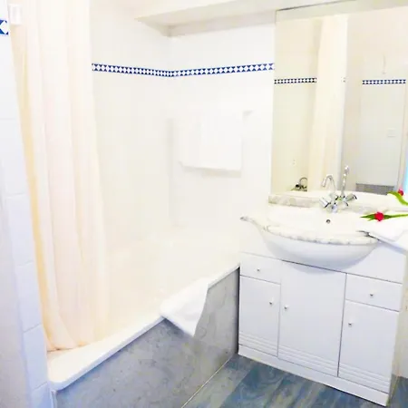 Le Boucanier - N°163- 2er Etage - Batiment 2 Mae-8104 *
